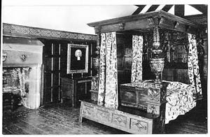 Shibden Hall 17th Century four-poster bed